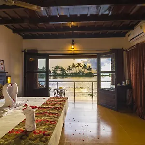 warmth-lake-haven.hotels-alappuzha.com/